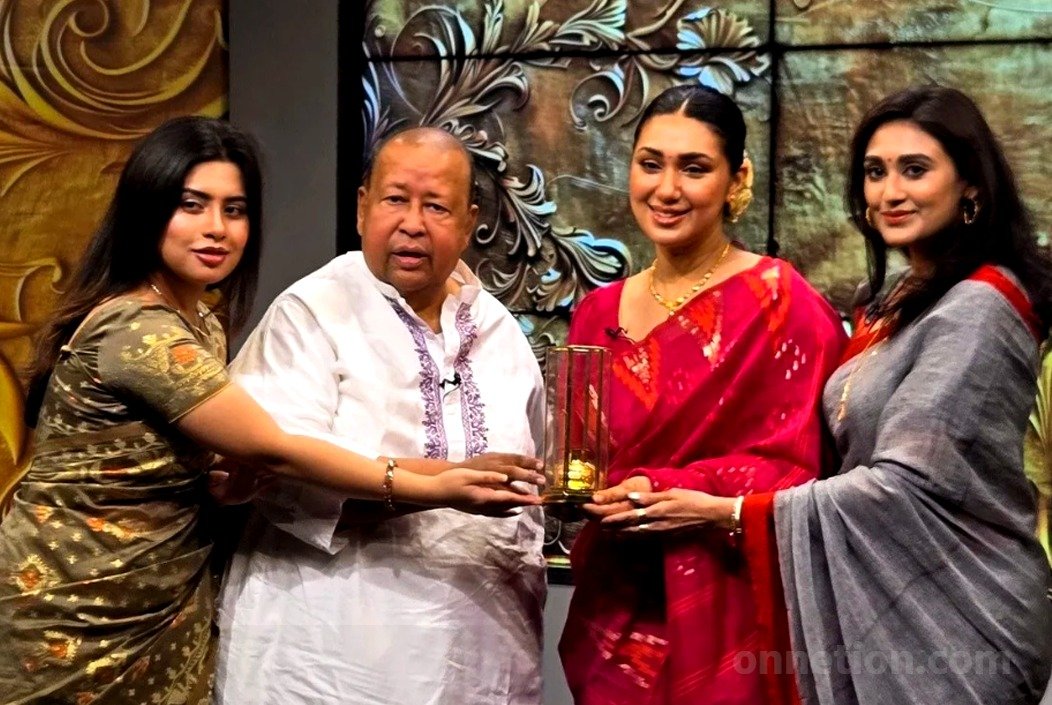 চ্যানেল আইয়ের বিশেষ সম্মাননায় স্বর্ণের কলস পেলেন অপু বিশ্বাস
