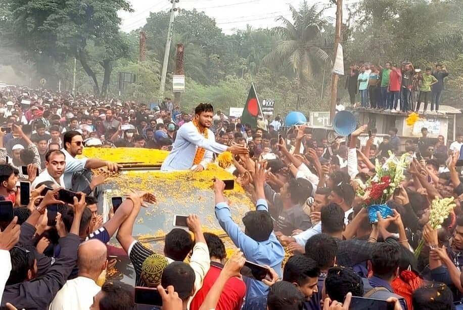 নির্বাচনী আচরণবিধি লঙ্ঘন, করায় সাকিবকে তলব