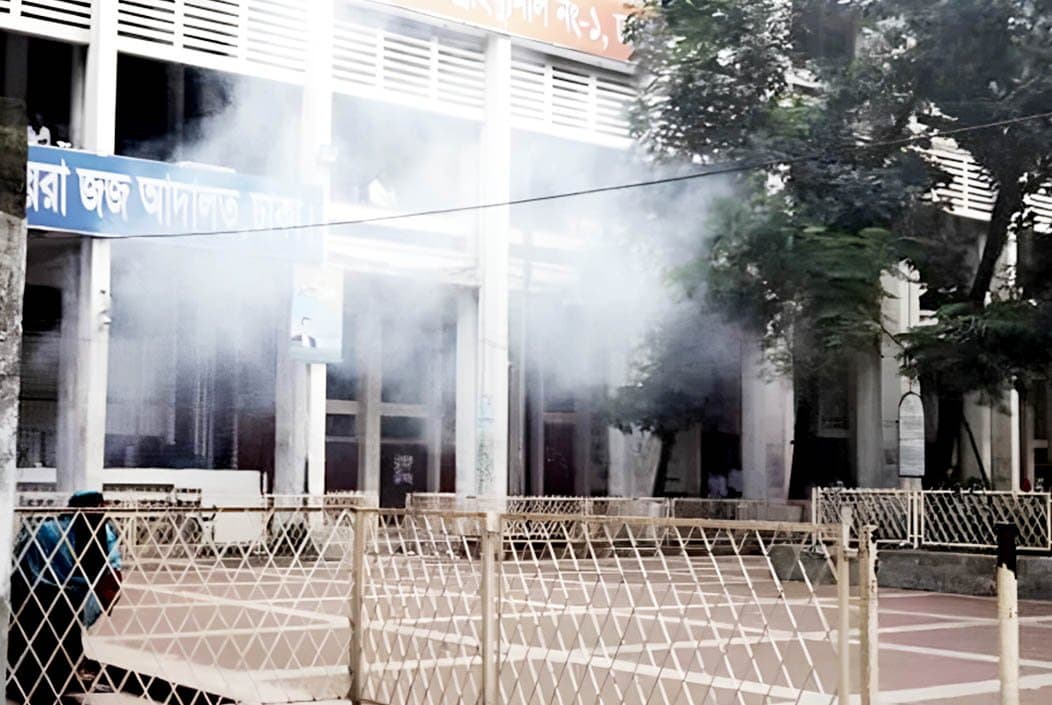 ঢাকা মহানগর আদালতে বোমা হামলা পরিকল্পনাকারী আটক