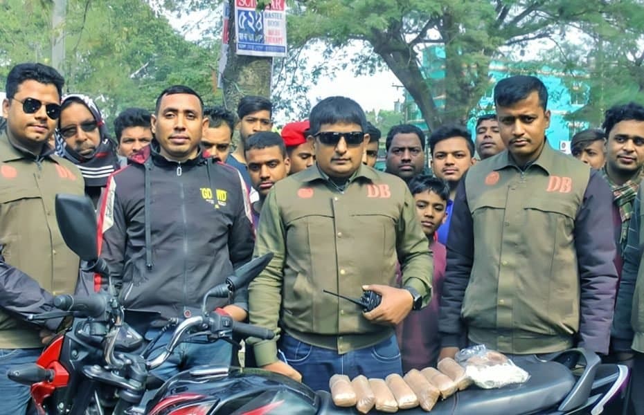 চুয়াডাঙ্গায় মোটরসাইকেল থেকে ৭ কেজি রূপার গহনা উদ্ধার