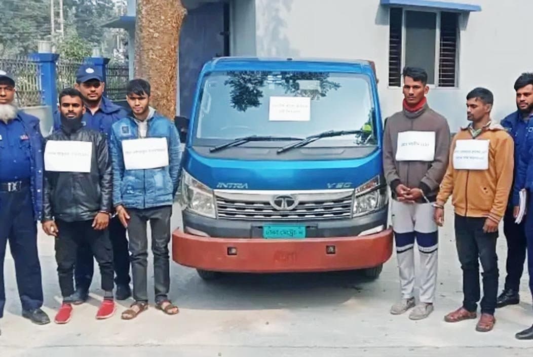 ফরিদপুরে নগরকান্দায় পিকআপসহ ৪ ডাকাত আটক