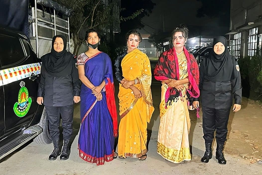 ফেনীতে ইয়াবাসহ তৃতীয় লিঙ্গের ৩ জন গ্রেফতার