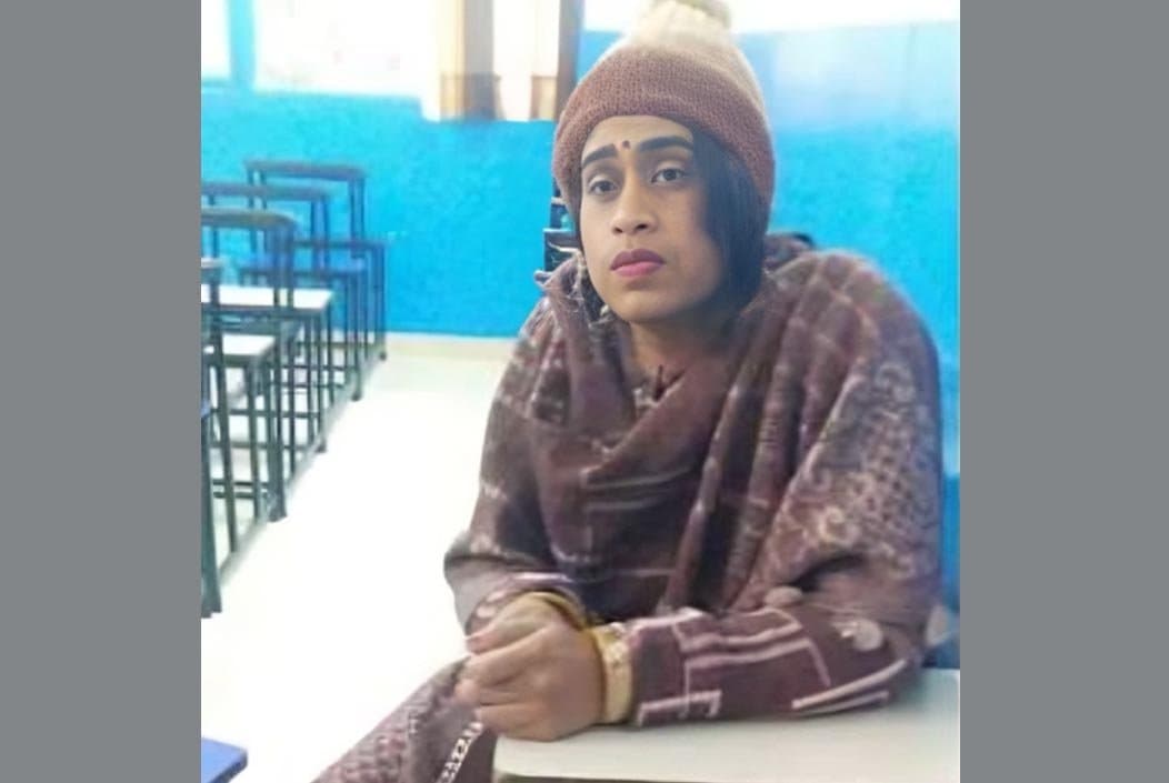 মেয়ে সেজে প্রেমিকার পরীক্ষা দিতে গিয়ে এক যুবক আটক