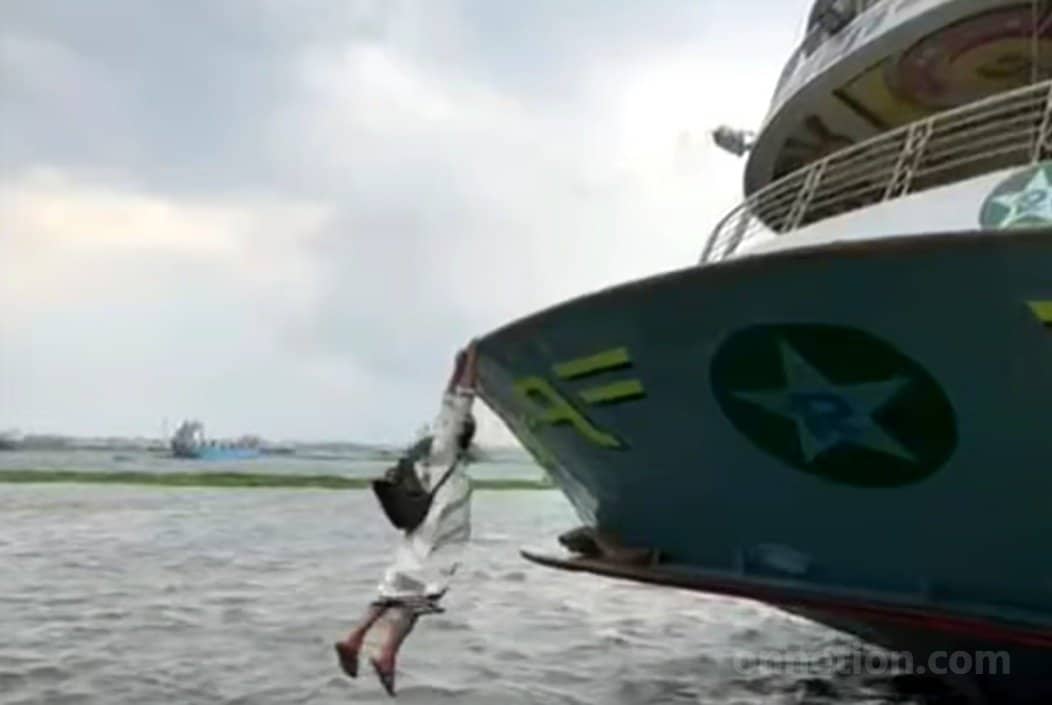 লঞ্চ থেকে নামতে গিয়ে ধলেশ্বরীতে পড়লেন কুমিল্লার জাহির, ভিডিও ভাইরাল