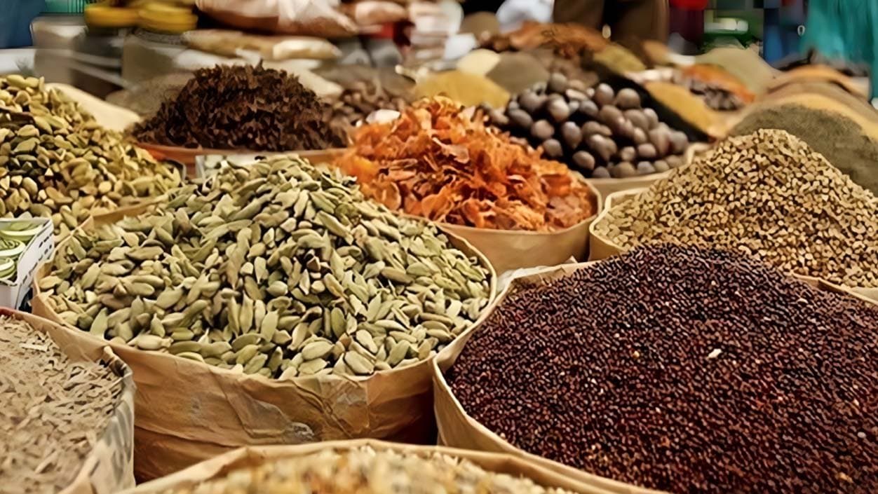 ঈদের আগে এলাচের দাম বাড়লো ৩০০ টাকা