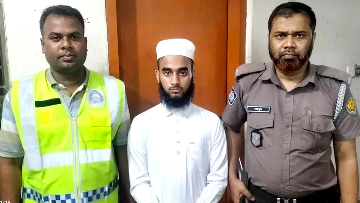 রাজধানীতে মাদ্রাসার বাথরুম থেকে শিক্ষার্থীর ঝুলন্ত মরদেহ উদ্ধার, গ্রেফতার ১