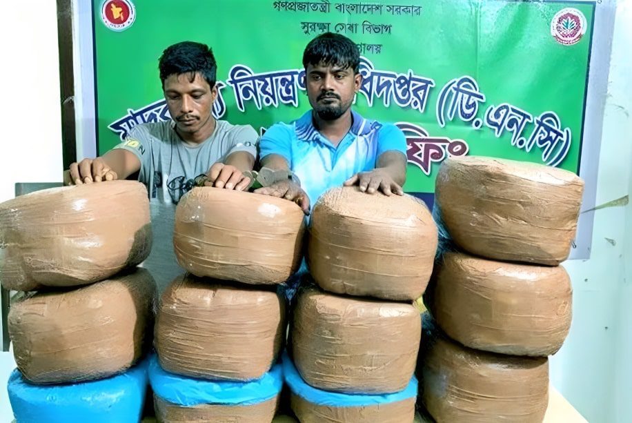 দুমকিতে ৪২ কেজি গাঁজাসহ ২ যুবক গ্রেপ্তার