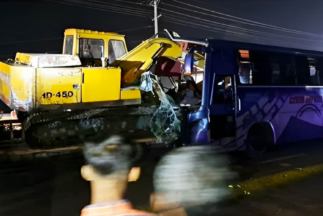 লাকসামে বাস দুর্ঘটনায় নিহত ১ ও আহত ২০