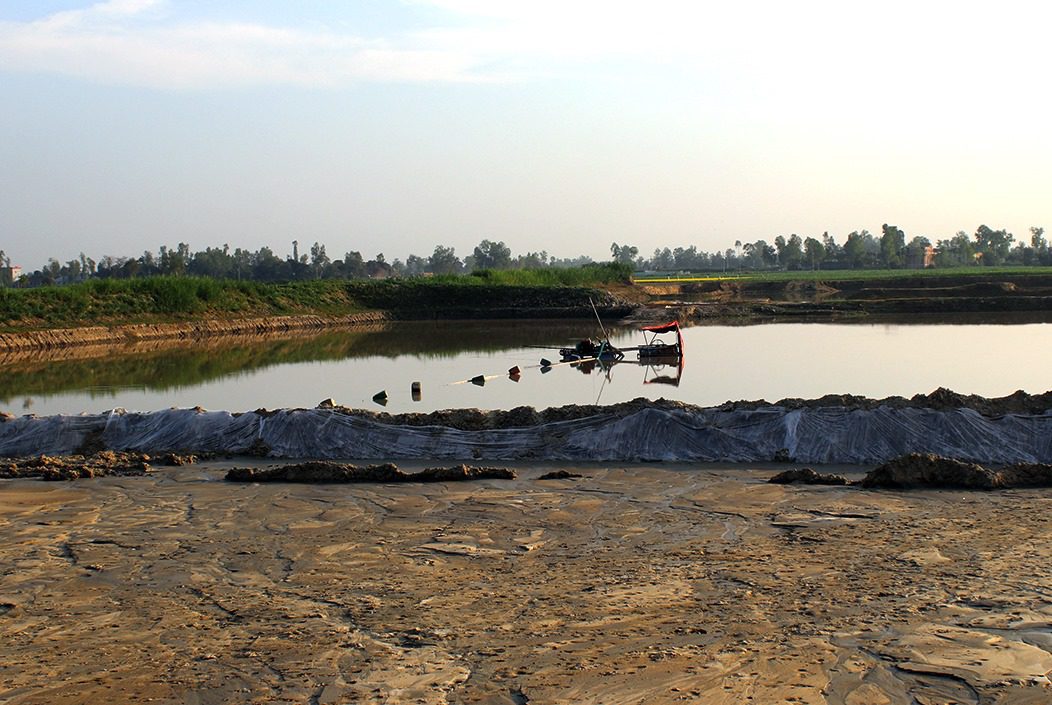 শেরপুরে ফসলী জমিতে পুকুর, অবাধে বালু উত্তোলন