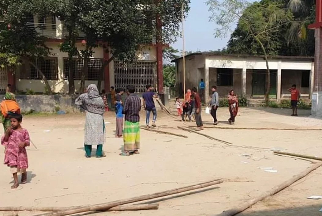 আড়াইহাজারে নৌকা ও লাঙ্গল সমর্থকদের সংঘর্ষে গুলিবিদ্ধ ১০, ভোটগ্রহণ স্থগিত