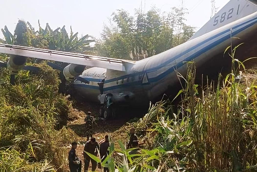 ভারতে অবতরণের সময় মিয়ানমারের সামরিক বিমান বিধ্বস্ত