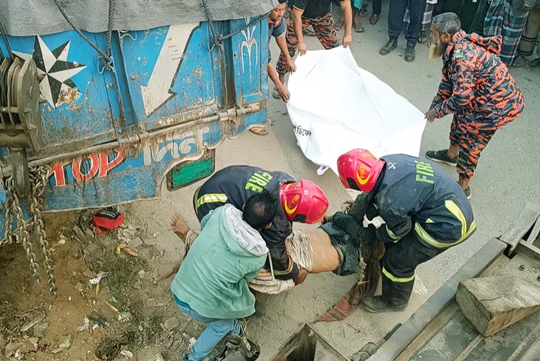 গাজীপুরের কালিয়াকৈরে সকাল হতেই সড়কে ঝরল ৩ প্রাণ