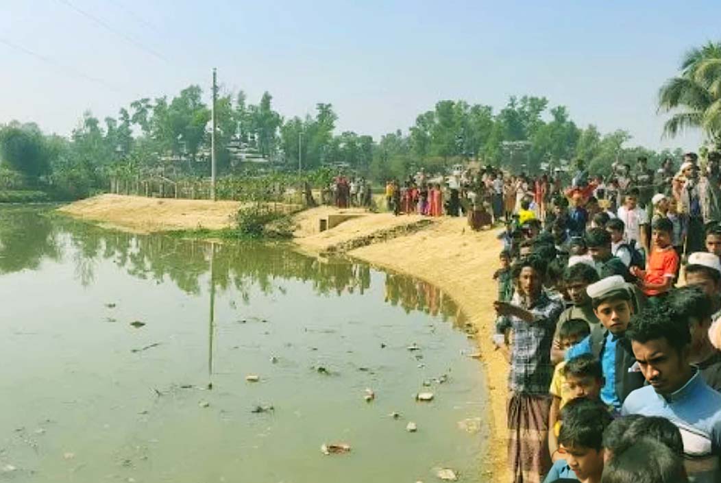 মিয়ানমার থেকে উখিয়ায় খালে ভেসে আসছে এক অজ্ঞাত মরদেহ