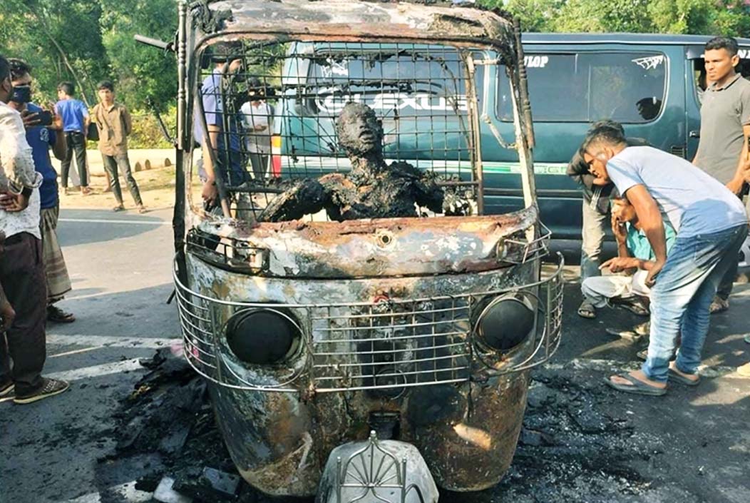 চট্টগ্রামের চন্দনাইশে চলন্ত সিএনজতে বিস্ফোরণ, চালক পুড়ে অঙ্গার