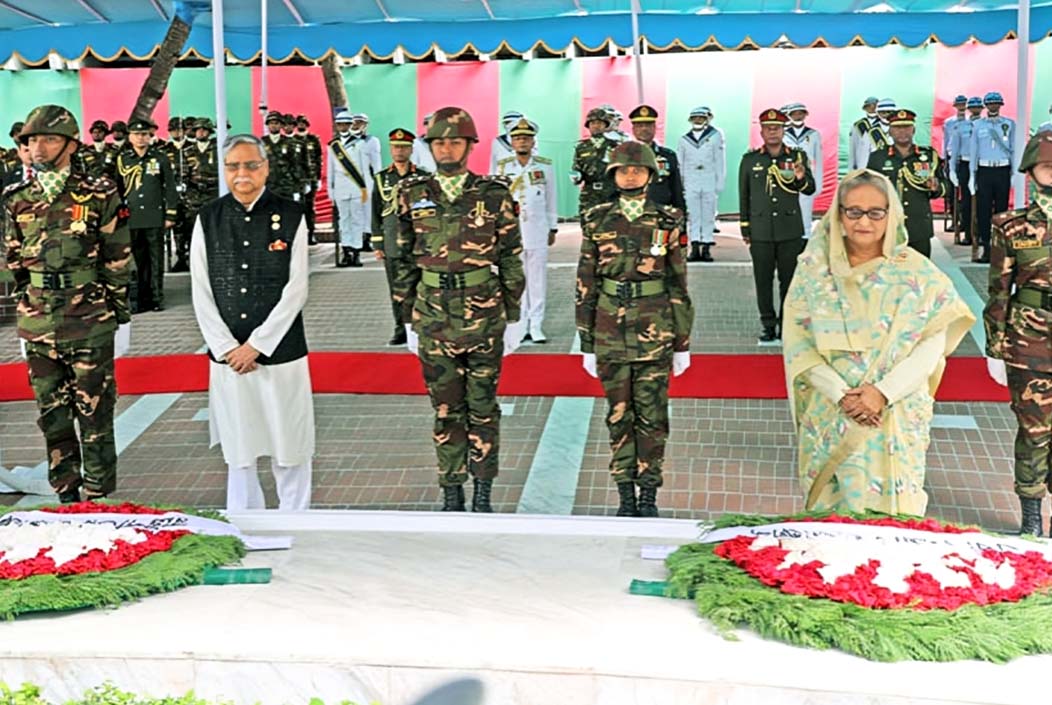 বঙ্গবন্ধুর সমাধিতে রাষ্ট্রপতি ও প্রধানমন্ত্রীর শ্রদ্ধা নিবেদন