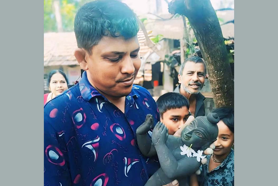 যশোরের মণিরামপুরে প্রাচীন কৃষ্ণমূর্তি উদ্ধার