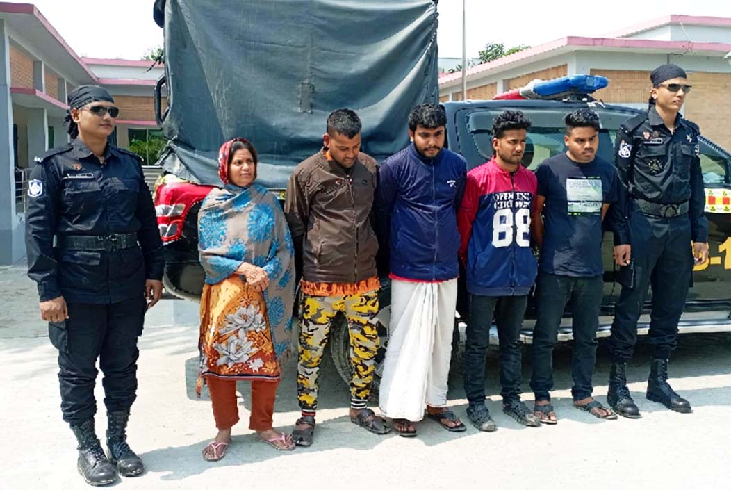 সিরাজগঞ্জে ছিনতাই চক্রের মূলহোতাসহ গ্রেফতার ৫