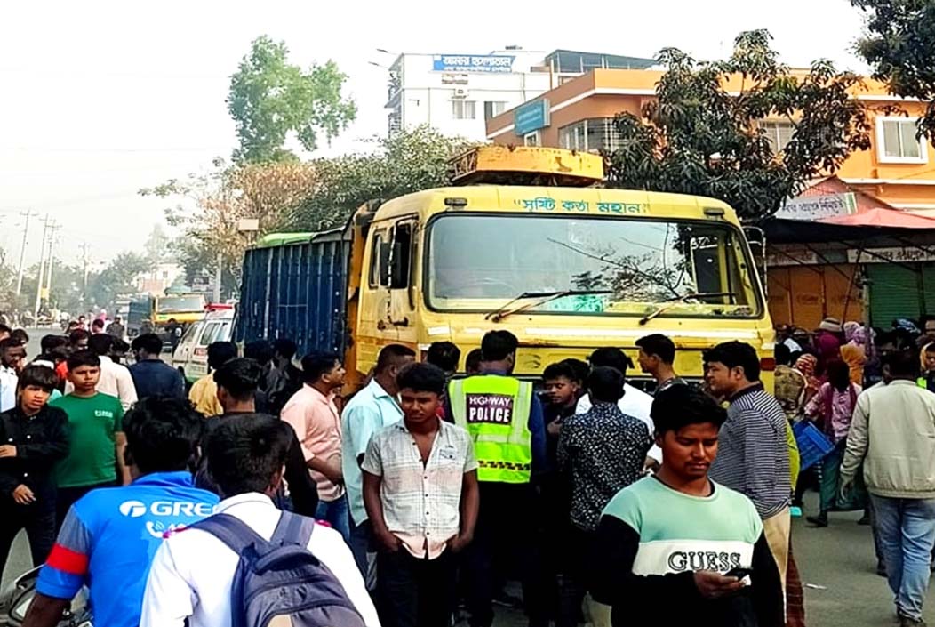 সিরাজগঞ্জের উল্লাপাড়ায় ট্রাকচাপায় নারীর মৃত্যু