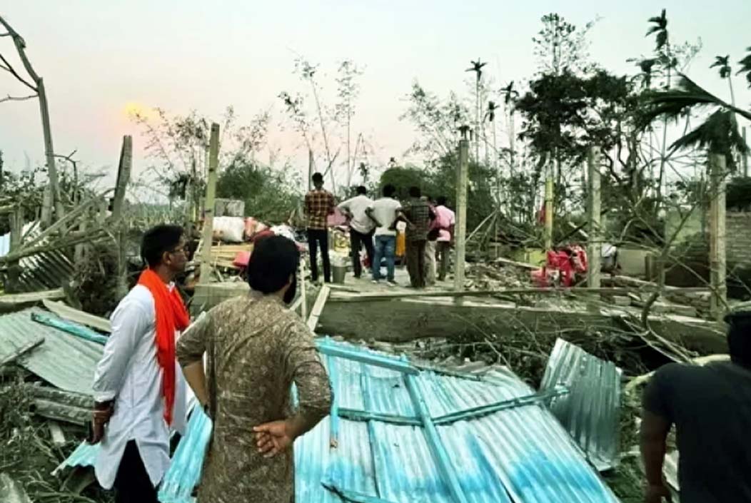 ভারতের পশ্চিমবঙ্গে ভয়াবহ ঝড়ে নিহত ৫, ব্যাপক ক্ষয়ক্ষতি