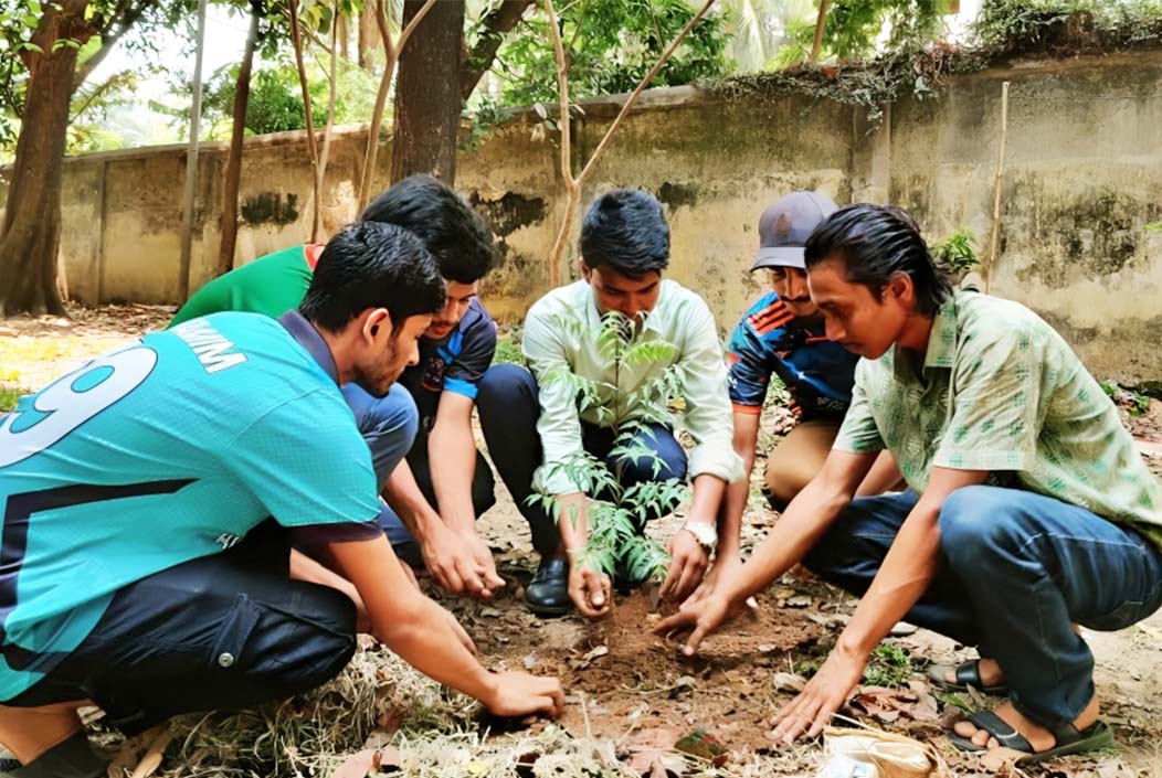 ঢাকা বিশ্ববিদ্যালয়ের জসীম উদদীন হলে ছাত্রলীগের বৃক্ষরোপণ