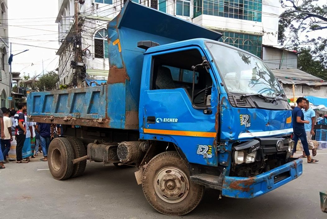 নারায়ণগঞ্জের সিদ্ধিরগঞ্জে ময়লার গাড়ির ধাক্কায় গর্ভবতী নারী নিহত