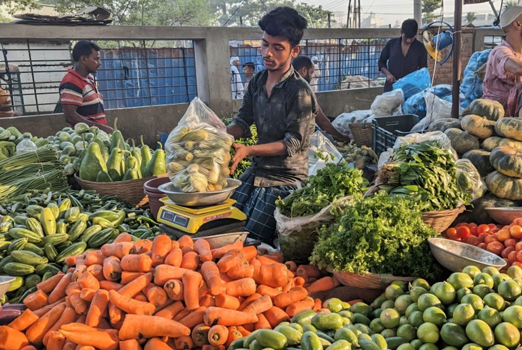 বেড়েছে আলু-মরিচ-ডিমের দাম, সবজির বাজারও চড়া