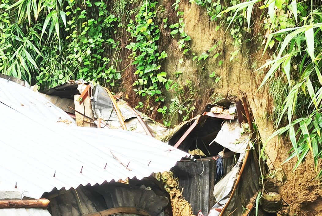 কক্সবাজার শহরে পাহাড়ধসে ঘুমন্ত স্বামী-স্ত্রীর মৃত্যু