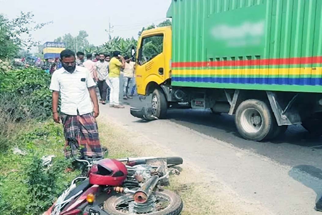 টাঙ্গাইলে কাভার্ডভ্যান-মোটরসাইকেলের মুখোমুখি সংঘর্ষ, নিহত ২