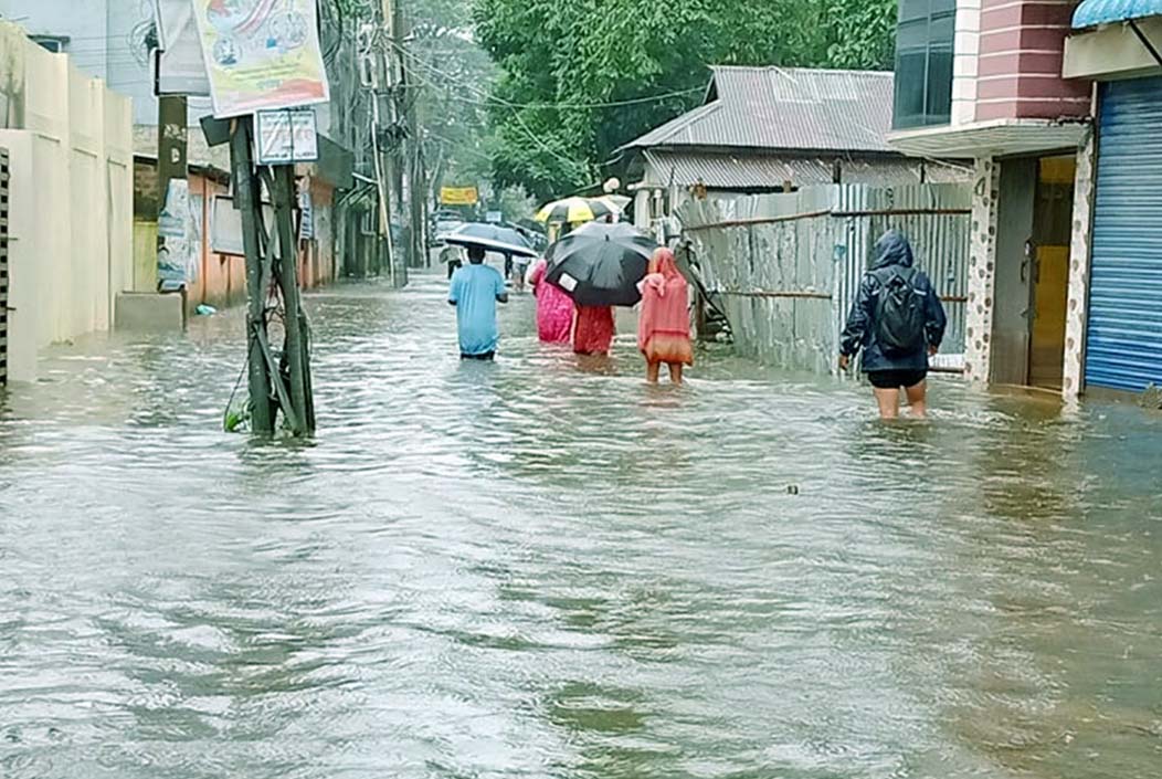 বানের জলে ভাসছে সুনামগঞ্জ, জনদুর্ভোগ চরমে