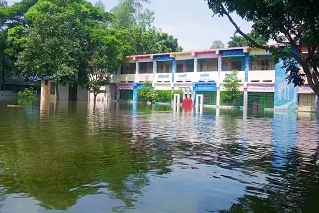 সিরাজগঞ্জে বন্যা পরিস্থিতি অপরিবর্তিত, প্রায় ১ লক্ষ মানুষ পানিবন্দী