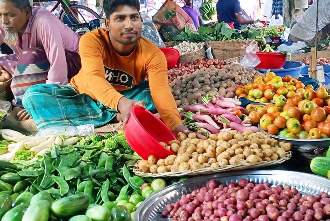 পাইকারি বাজারে আলুর দাম কমলো ২ টাকা, খুচরায় কমেনি এক টাকাও