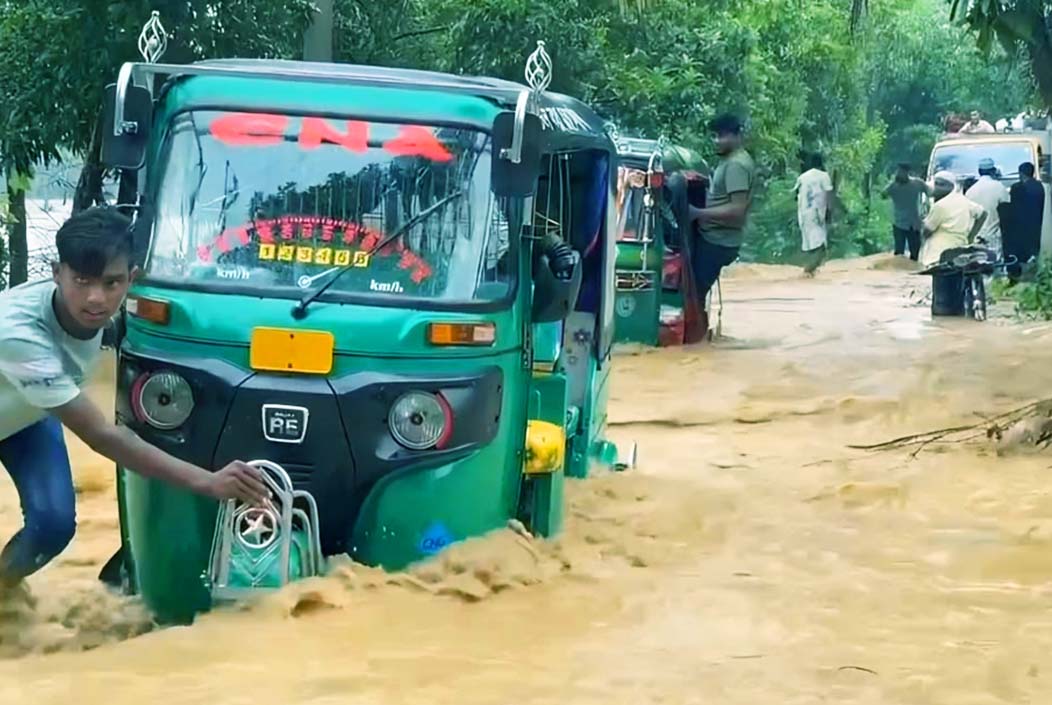 ফেনীর ৩ উপজেলায় শতাধিক গ্রাম প্লাবিত, পানিবন্দি লক্ষাধিক মানুষ