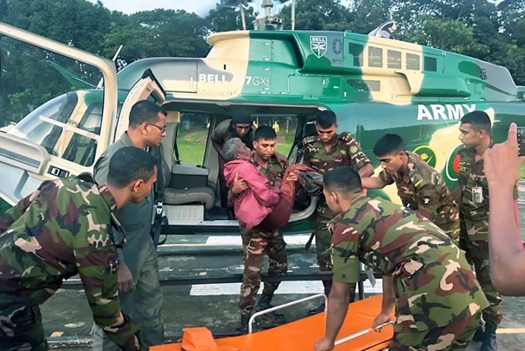 ১৬টি হেলিকপ্টার দিয়ে উদ্ধার অভিযান ও ত্রাণ বিতরণে সেনাবাহিনী