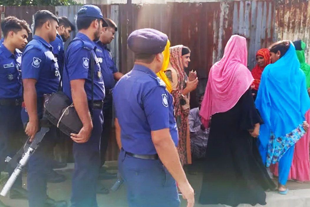 কাজে ফিরেছেন গার্মেন্টস শ্রমিকরা, নিরাপত্তায় সেনাবাহিনী-বিজিবি-পুলিশ