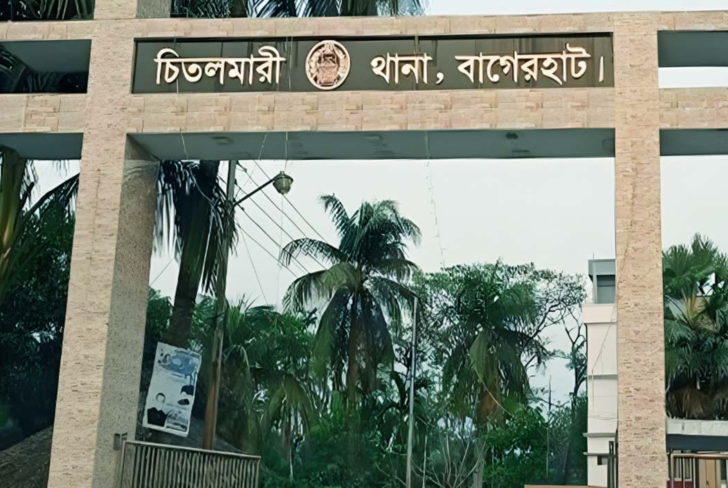 খাটের নিচ থেকে তিন বছরের শিশুর মরদেহ উদ্ধার, সৎমা আটক