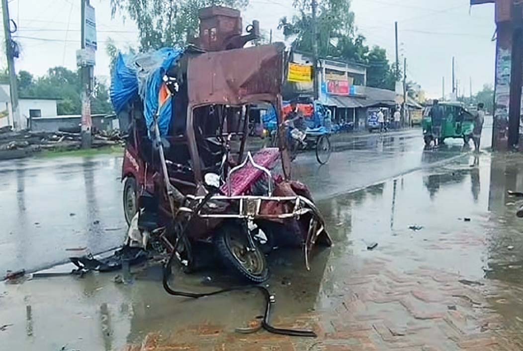 জামালপুর সদরে সড়ক দুর্ঘটনায় শিক্ষকসহ ৩ জনের মৃত্যু