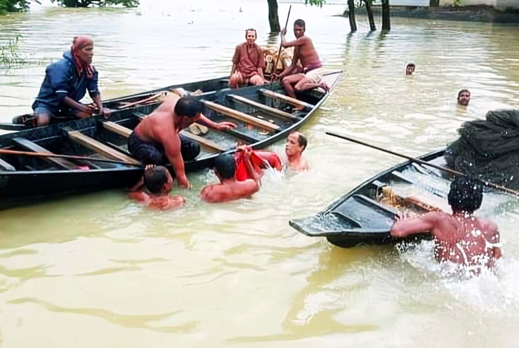 দুর্গাপূজার অঞ্জলি দিতে যাওয়ার পথে হাওরে নৌকাডুবি, নিহত ২