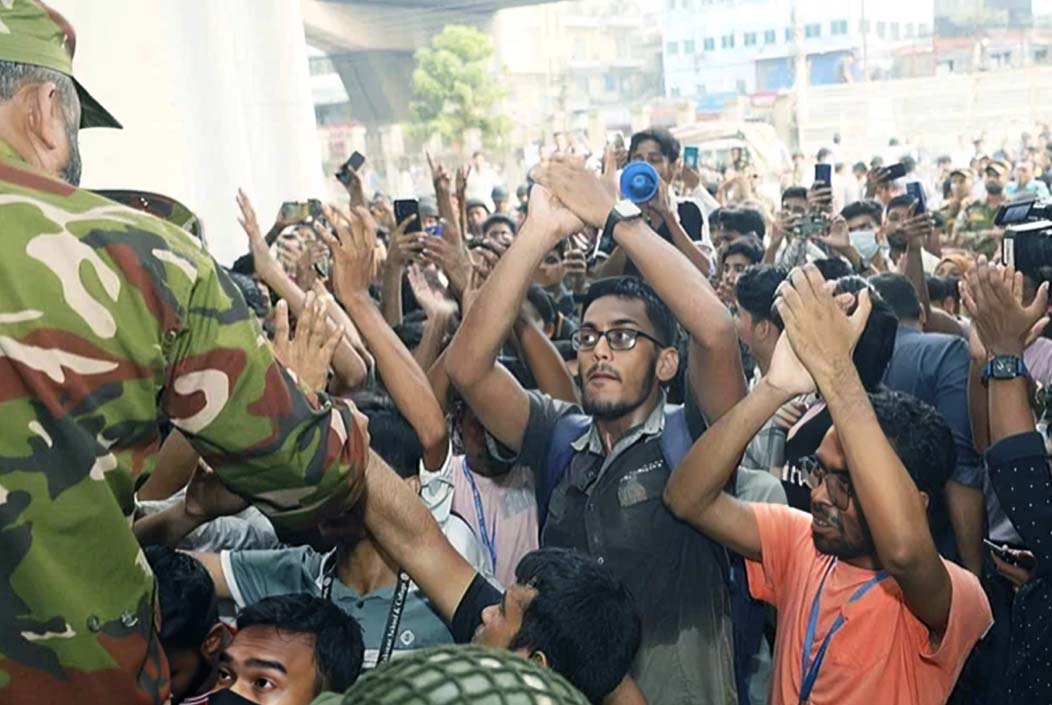 ফেল করা শিক্ষার্থীরা পাসের দাবিতে চট্টগ্রাম শিক্ষা বোর্ডে বিক্ষোভ