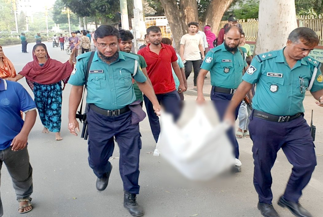 রাজশাহীতে বাসচাপায় মায়ের সামনেই মেয়ের মৃত্যু