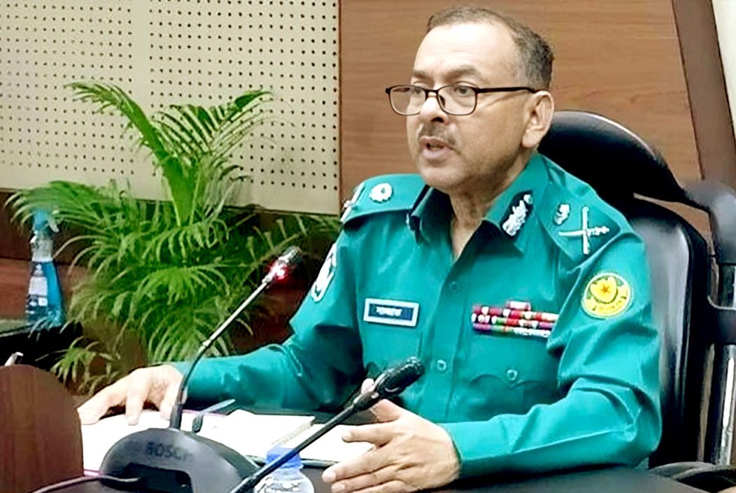বিশৃঙ্খল অবস্থায় রাজধানীর ট্রাফিক ব্যবস্থা ডিএমপি কমিশনার