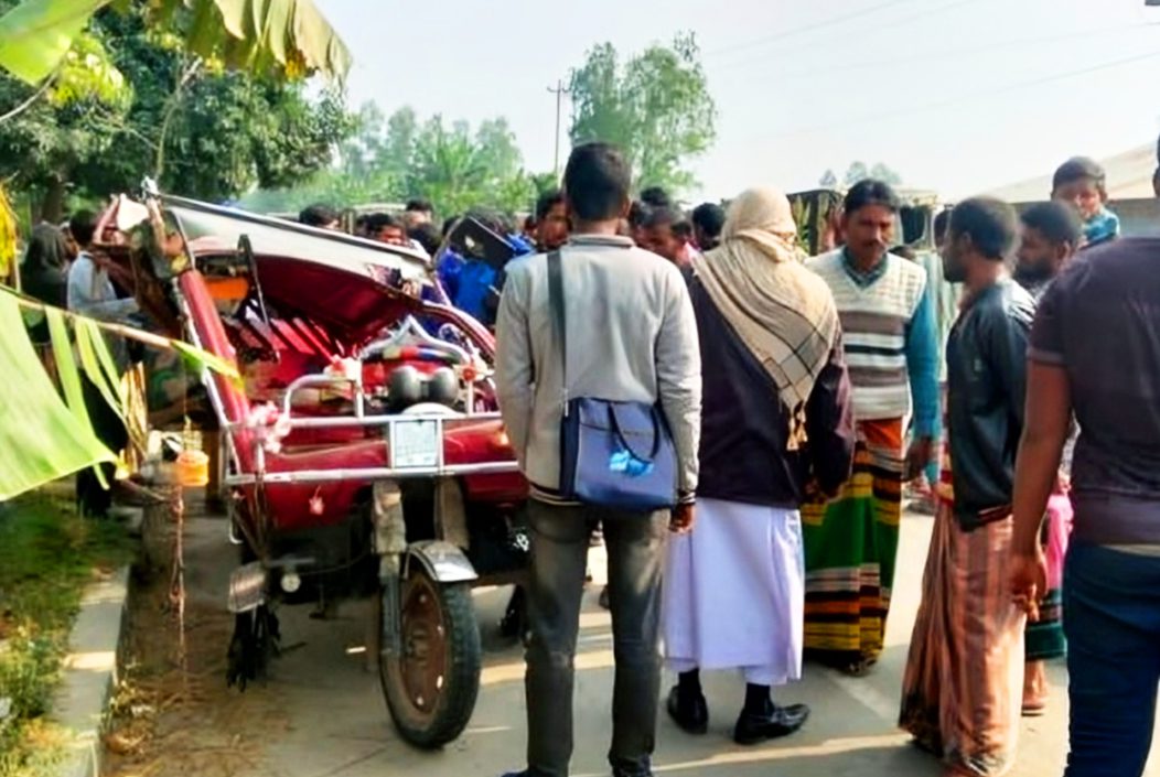 হাসপাতালে যাচ্ছিলো মা-মেয়ে, পথিমধ্যে সড়ক দুর্ঘটনায় মৃত্যু