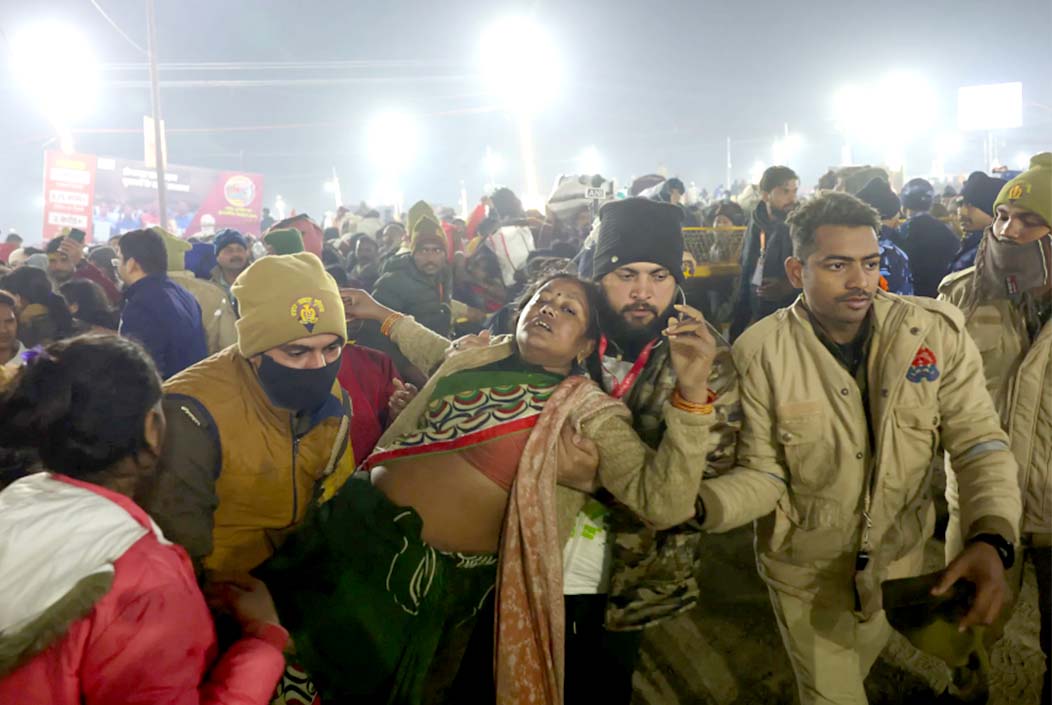 ভারতে উত্তরপ্রদেশে কুম্ভমেলায় পদপিষ্ট হয়ে অন্তত ১৫ জনের মৃত্যু