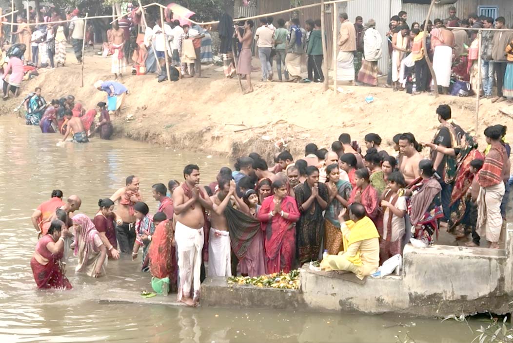 মাঘী পূর্ণিমা উৎসব ভক্তদের ঢল, মেলায় কেনাকাটার ধুম