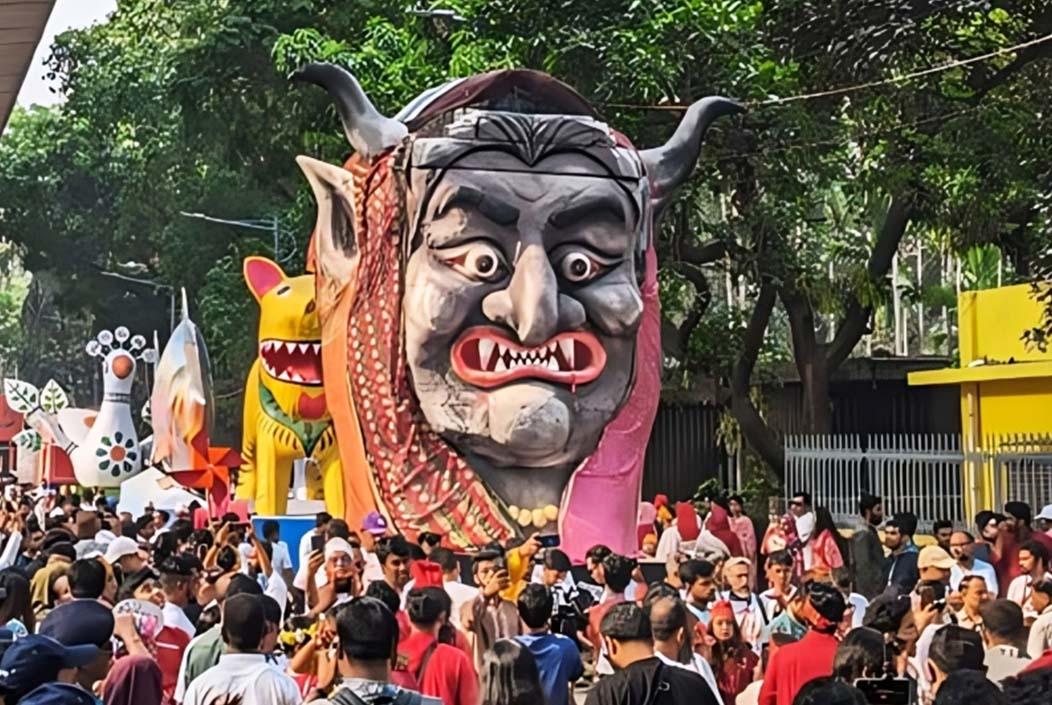 বর্ষবরণের বর্ণিল শোভাযাত্রায় উৎসবমুখর ঢল