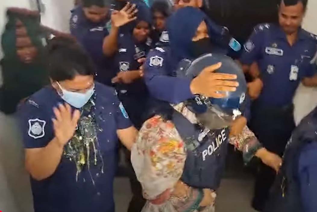 আদালত চত্বরে মমতাজের ওপর জুতা–ডিম নিক্ষেপ, ৬ দিনের রিমান্ড