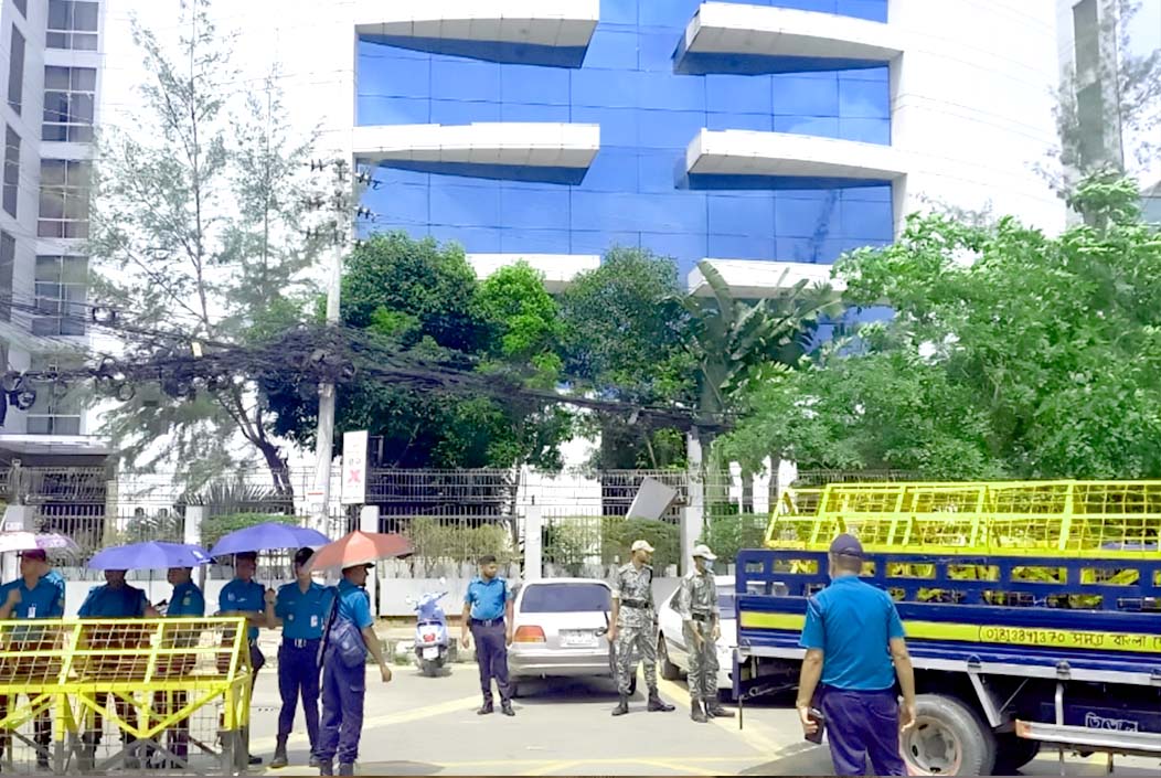 ইশরাক ইস্যুতে এনসিপির বিক্ষোভ ঘিরে নির্বাচন ভবনে পাঁচ স্তরের নিরাপত্তা