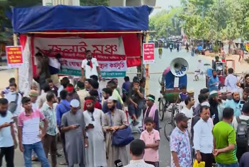 তিন দফা দাবিতে শাহবাগ অবরোধ জুলাই আন্দোলনের আহতদের