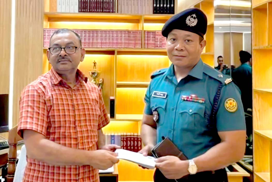 মব’ সামলে পুরস্কার পেলেন ধানমন্ডির সেই ওসি