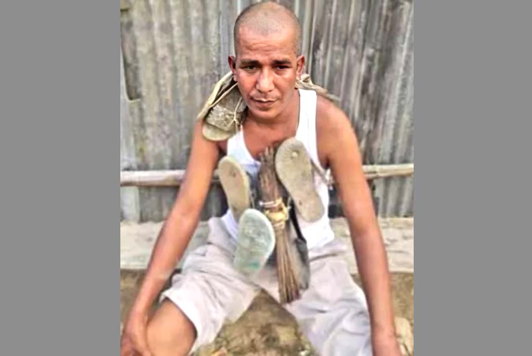 রাউজানে আওয়ামী লীগ নেতার মাথা ন্যাড়া, পরানো হলো জুতার মালা