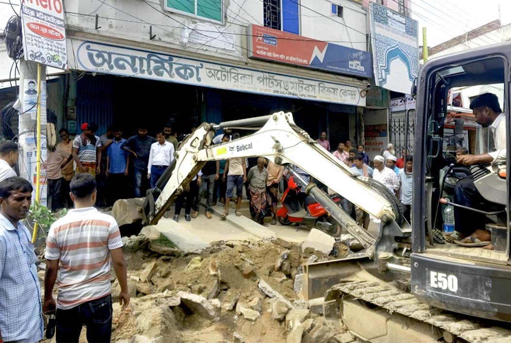 শেরপুরে পৌরসভার ভূমি উদ্ধার অভিযান, উচ্ছেদ ১০ অবৈধ স্থাপনা